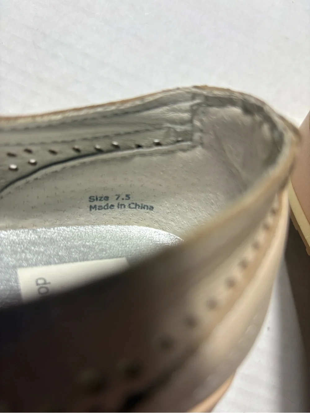 Dolce Vita Jhenee Women Sz 7.5  leather Platform Slip-On Sneakers  Chain Accent